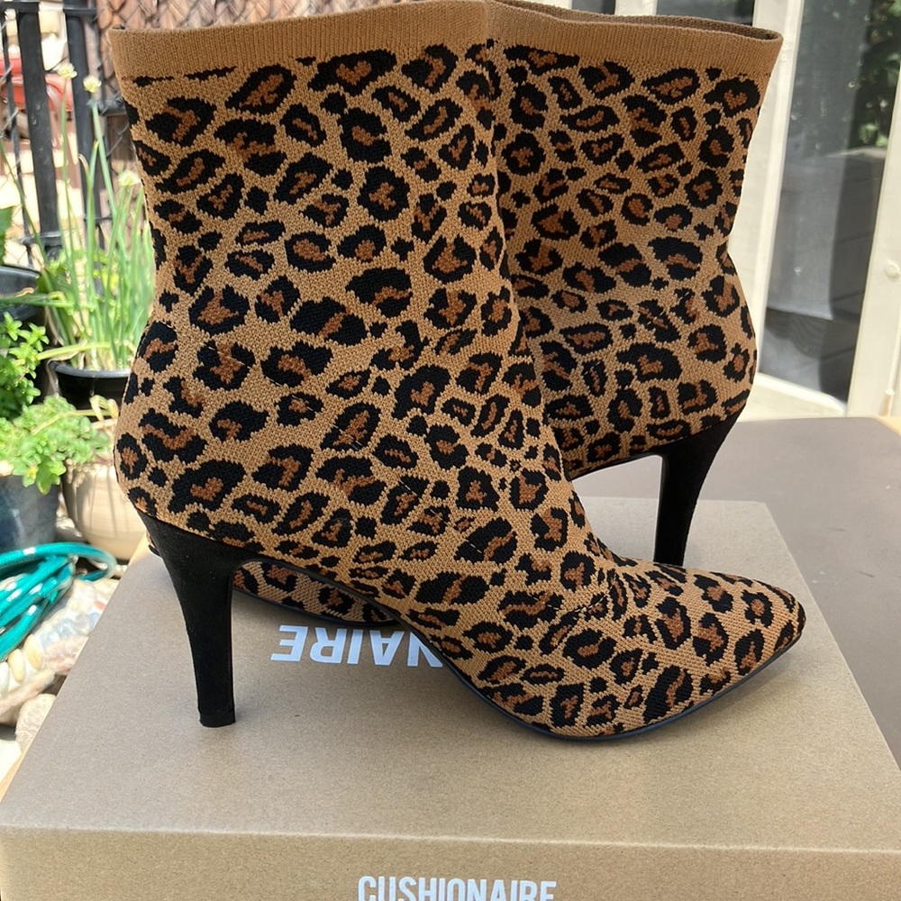 Leopard print stretch knit fabric ankle boot w/faux black suede 4” heels.  New